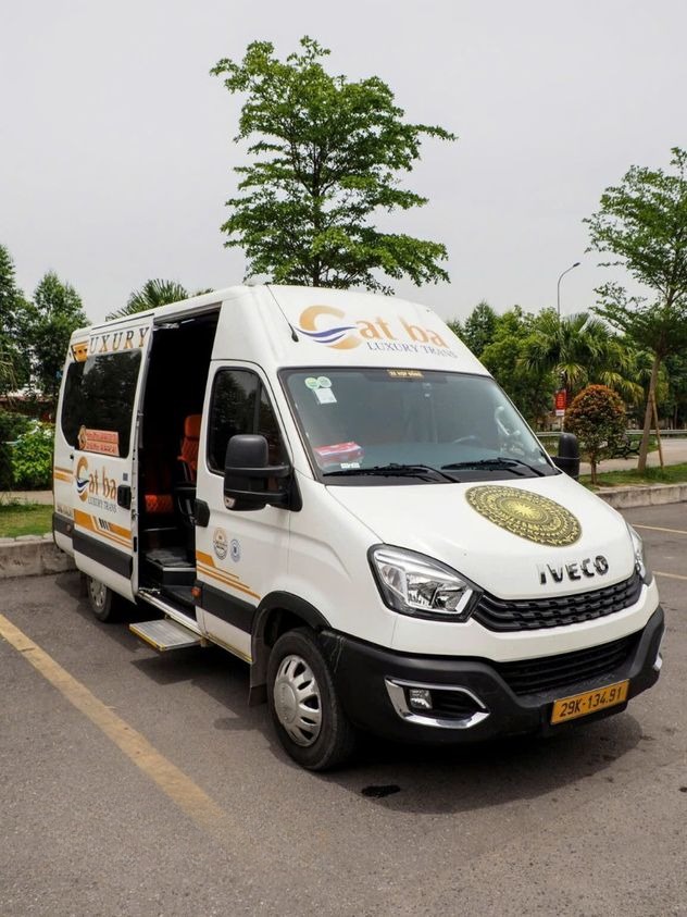 Xe Cát Bà Luxury Mặt trước xe 
