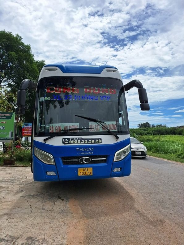 Xe Công Dụng Mặt trước xe Giường nằm 32 chỗ