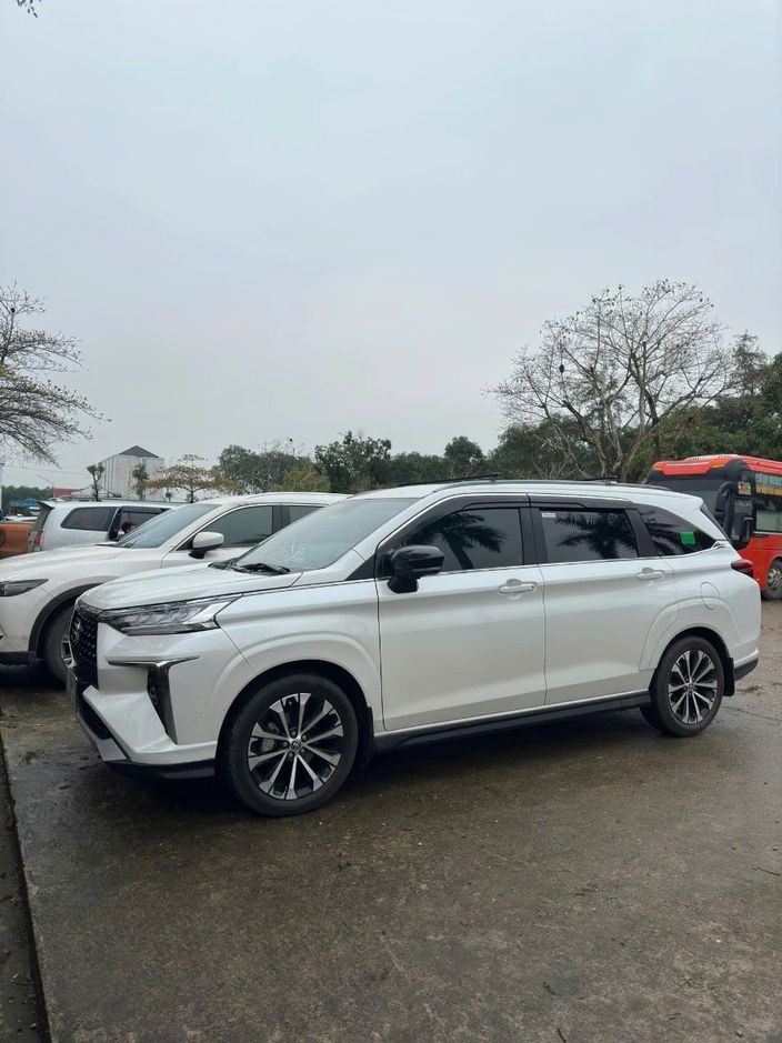Xe Minh Châu Luxury Bên hông xe Xe 7 chỗ