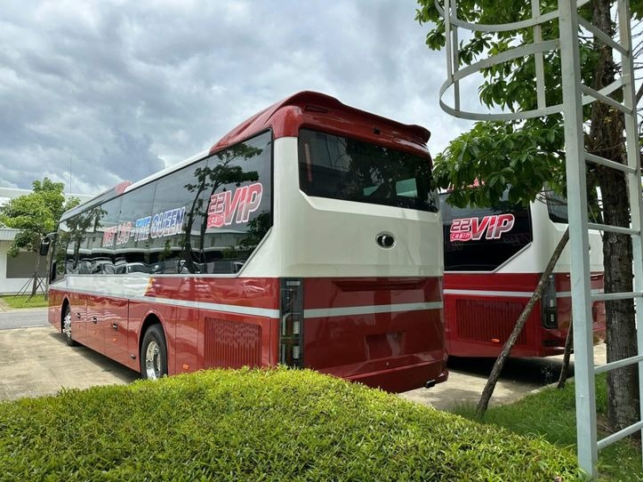 Xe Việt Lào (Đà Nẵng) Mặt sau xe Bên hông xe Limousine 24 phòng VIP