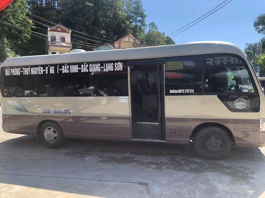 Xe Đức Hưng Lạng Sơn Bên hông xe Ghế ngồi 45 chỗ