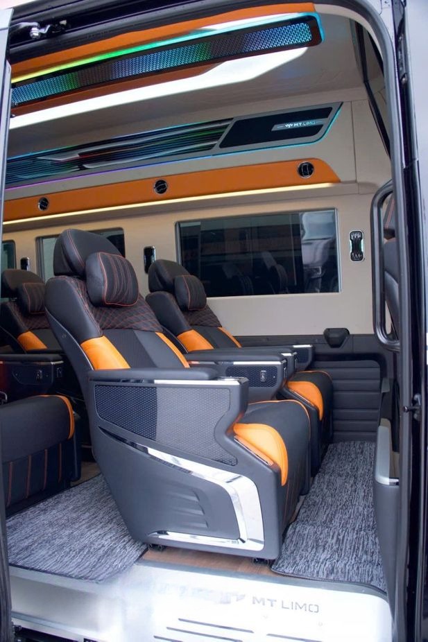 Xe Phan Travel Tiện ích Nội thất Limousine 11 chỗ 