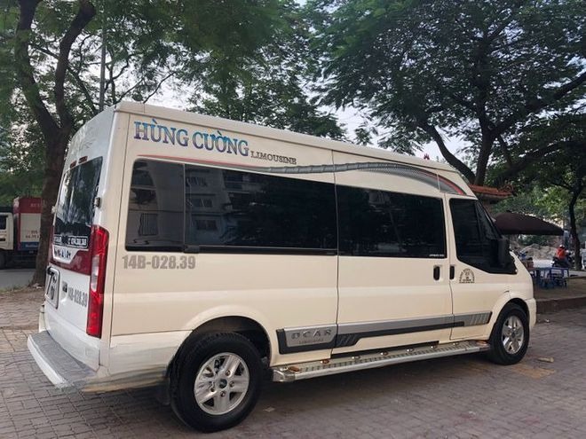 Xe Hùng Cường Limousine Bên hông xe 
