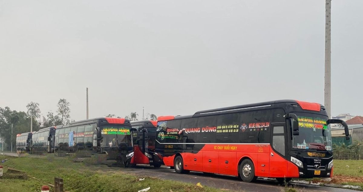 Xe Quang Dũng Limousine Bên hông xe Giường nằm VIP 20 phòng