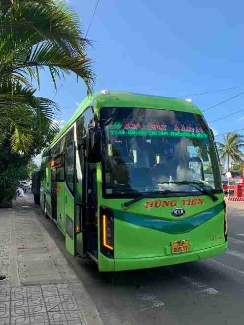 Xe Hùng Tiến - Tuy Hòa Mặt trước xe Bên hông xe Giường nằm Limousine 34 phòng