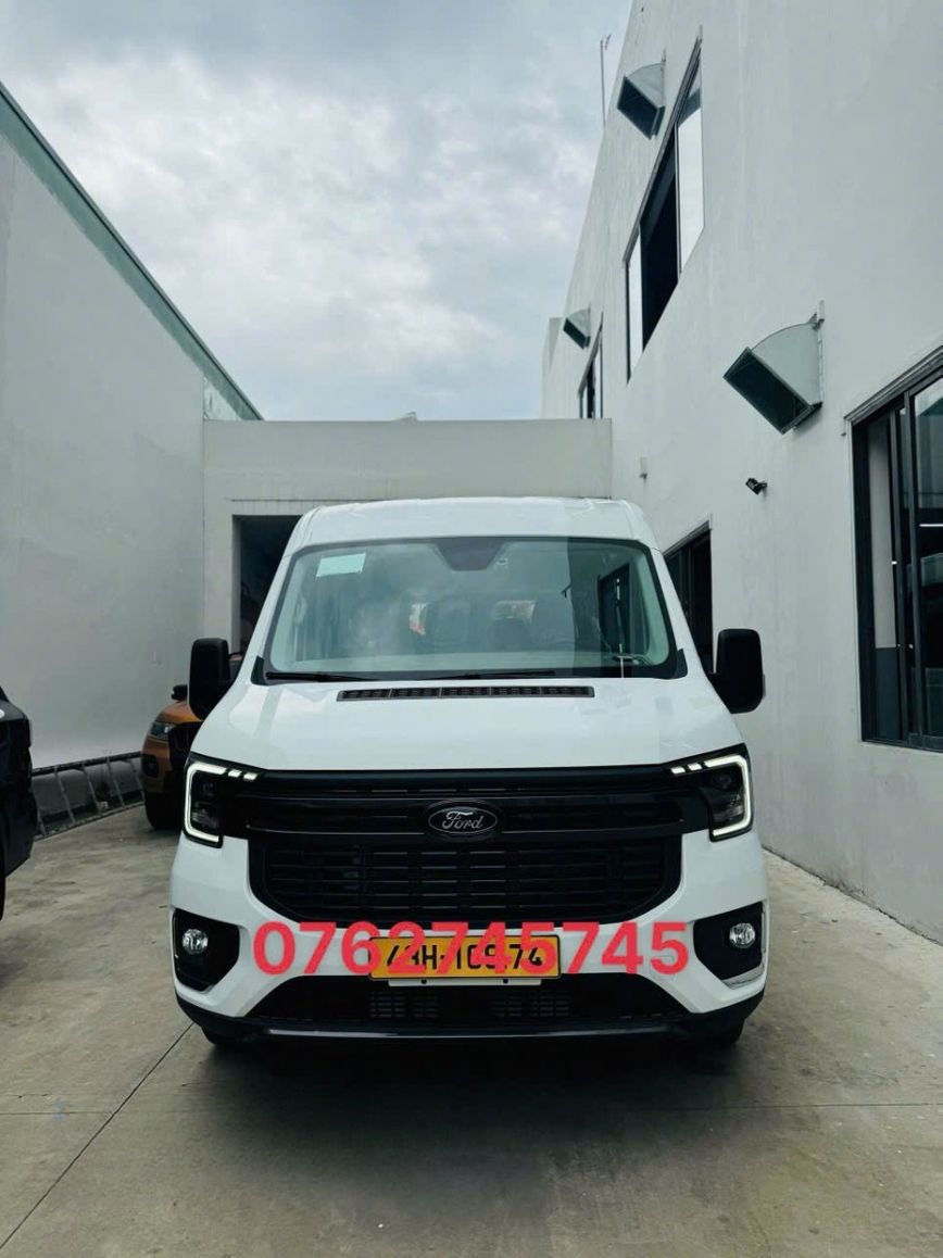 Xe Thanh Binh 7 Car Mặt trước xe Limousine 9 chỗ