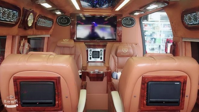 Xe Minh Hiếu Limousine Tiện ích Limousine 9 chỗ VIP