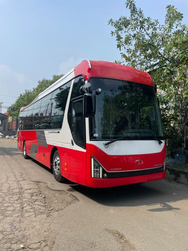 Xe Kumho Samco Mặt trước xe Bên hông xe Giường nằm Limousine giường phòng 24 chỗ