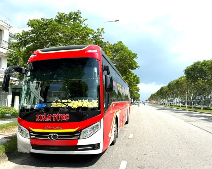 Xe Xuân Tùng Mặt trước xe Limousine 22 phòng WC