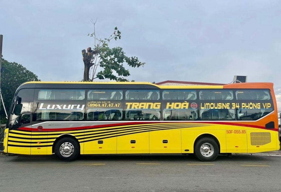 Xe Trang Hòa Bên hông xe Limousine 34 giường