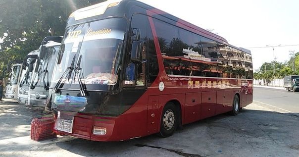 Xe HTX Miền Đông Bên hông xe 