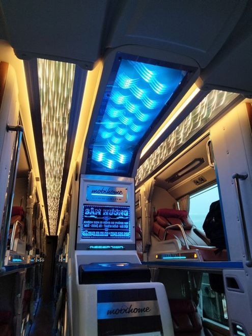 Xe Sâm Hương Nội thất Tiện ích Limousine giường nằm 32 chỗ