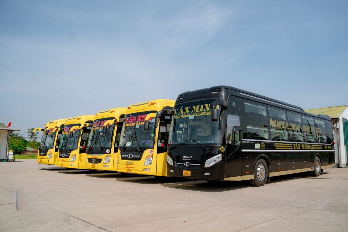 Xe Văn Minh Mặt trước xe Bên hông xe Limousine VIP 20 phòng