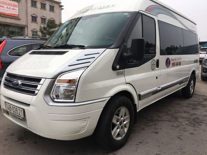 Xe Dũng Yển Bên hông xe Limousine 9 chỗ VIP