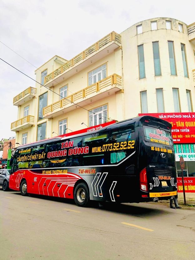 Xe Tân Quang Dũng Express Bên hông xe 
