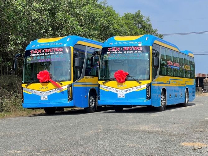 Xe Tấn Hưng (Gia Lai) Mặt trước xe Bên hông xe Limousine 34 Phòng