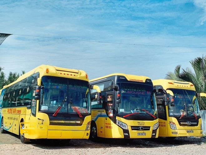 Xe Lovabus Mặt trước xe Limousine giường phòng 22 chỗ