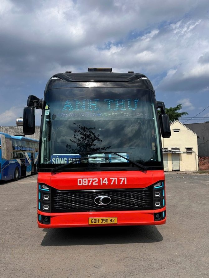 Xe Anh Thư (Đắk Nông) Mặt trước xe Limousine 34 giường