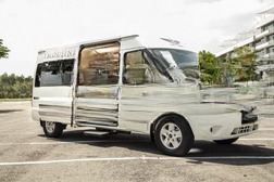 Xe Bình An Bên hông xe Limousine 9 chỗ