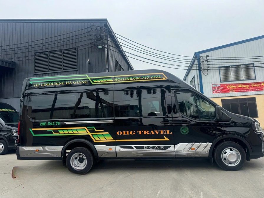 Xe Bus Limousine Hà Giang Bên hông xe Limousine 9 chỗ