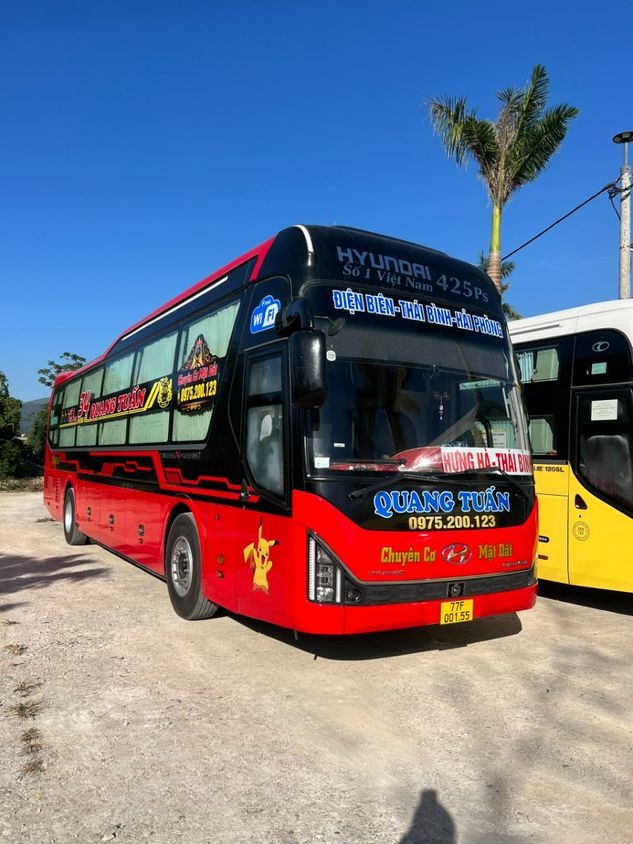 Xe Quang Tuấn (Điện Biên) Bên hông xe Limousine giường nằm 34 chỗ