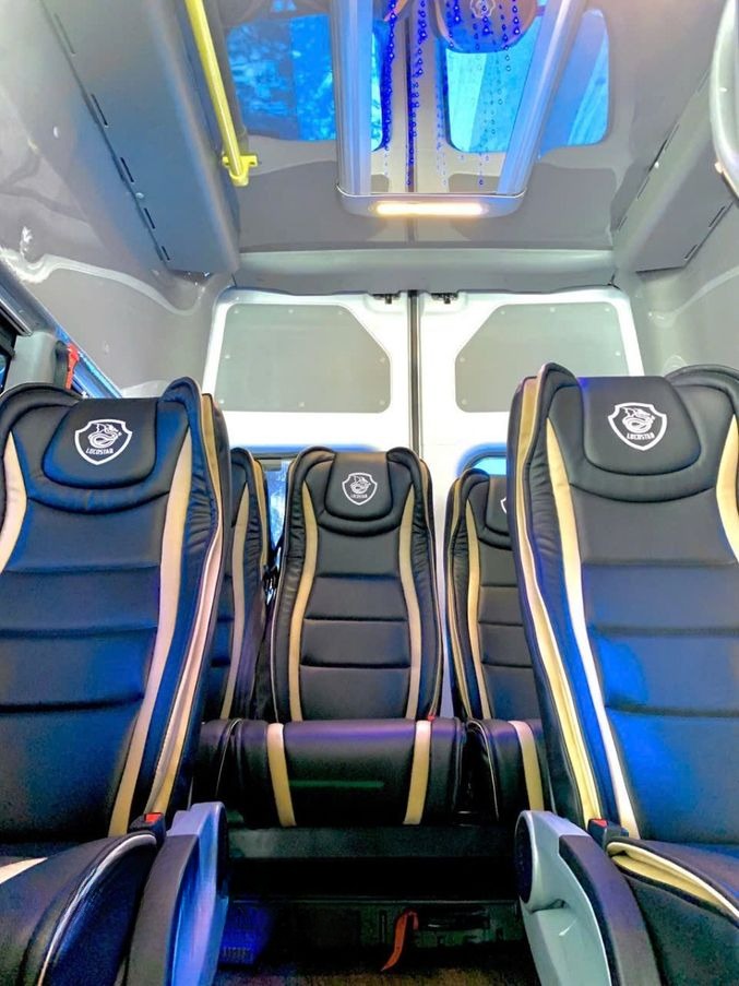 Xe VietNam Explore Ghế ngồi Tiện ích Nội thất Limousine 11 chỗ 