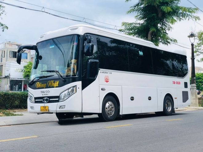 Xe Dũng Nhật Mặt trước xe Bên hông xe Ghế ngồi 29 chỗ