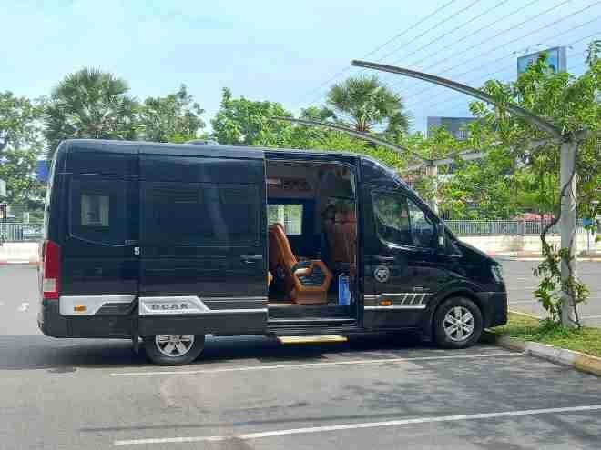 Xe Thái Dương (Sài Gòn) Bên hông xe Limousine 12 chỗ