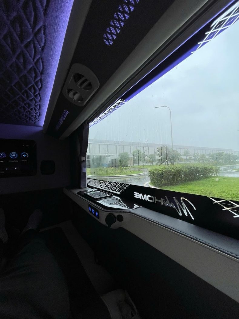 Xe Hưng Thủy (Bình Định) Nội thất Limousine giường phòng 24 chỗ G