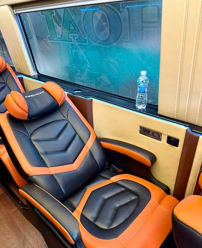 Xe Bình Hoài Limousine Nội thất Limousine 10 chỗ (NEW)