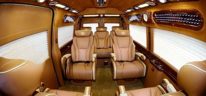 Limousine 9 chỗ VIP Phương Nguyên Limousine