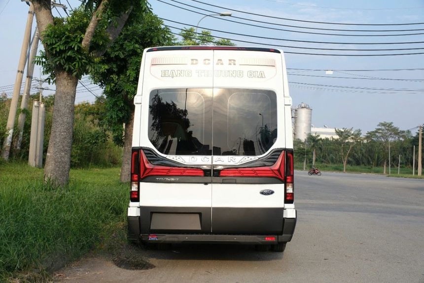 Xe Bê Hà (Phú Yên) Mặt sau xe Limousine 11 chỗ massage