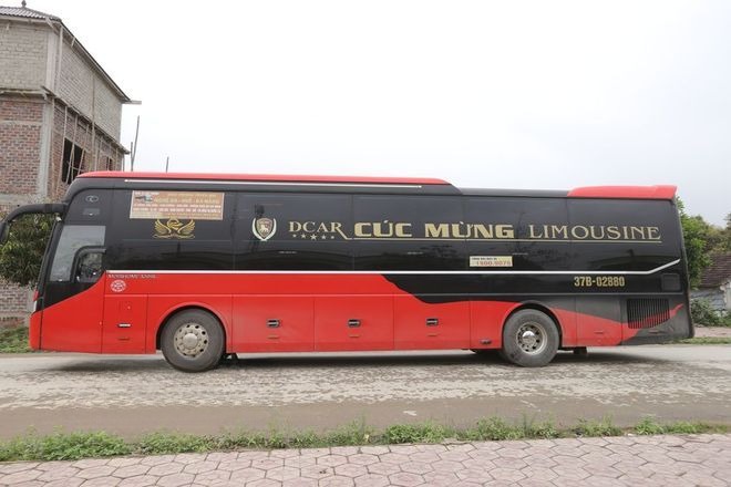 Xe Cúc Mừng Bên hông xe Limousine giường phòng 34 chỗ