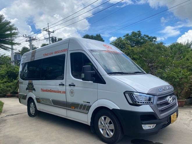 Xe Thiên Kim Mặt trước xe Bên hông xe Limousine 9 chỗ