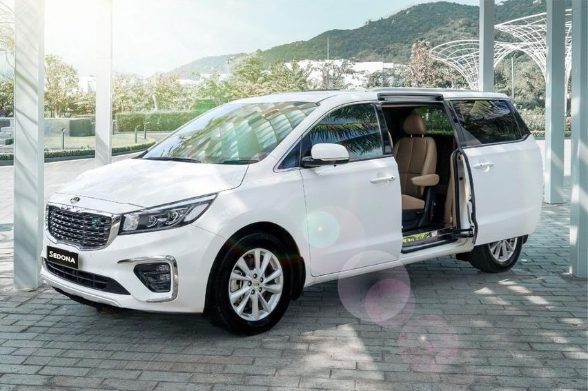 Xe Trâm Jet Mặt trước xe Bên hông xe Ghế ngồi 7 chỗ 