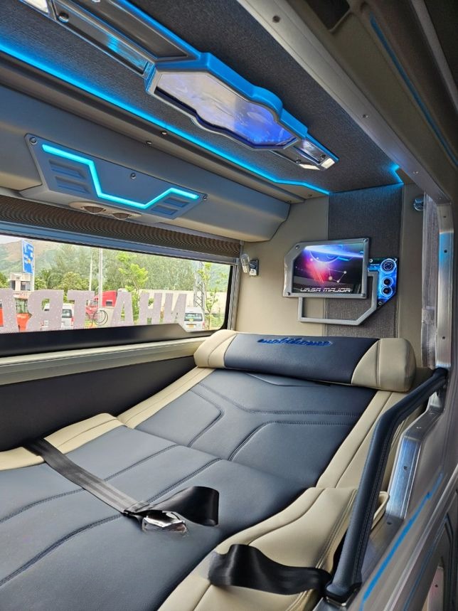 Xe Quang Hạnh Giường nằm Nội thất Tiện ích Limousine 22 phòng (WC)