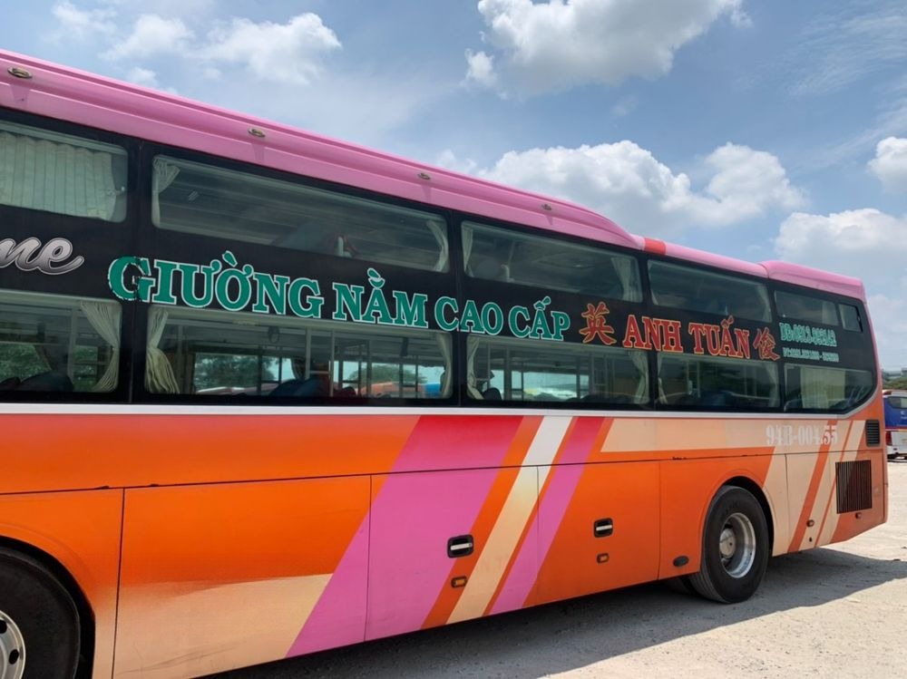 Xe Anh Tuấn (Bạc Liêu) Bên hông xe Giường nằm 41 chỗ