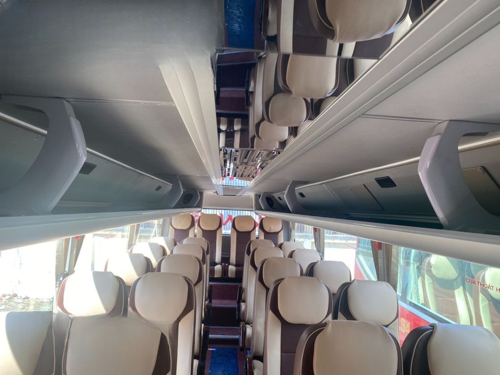 Xe Huệ Nghĩa Limousine Nội thất Tiện ích Ghế ngồi 28 chỗ