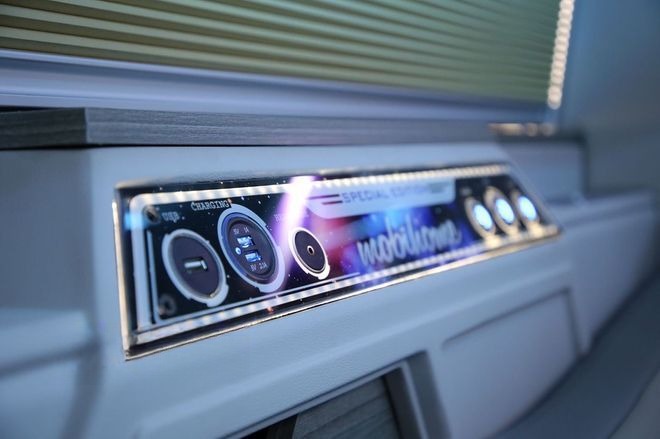 Xe Lovabus Tiện ích Nội thất Giường nằm VIP Limousine