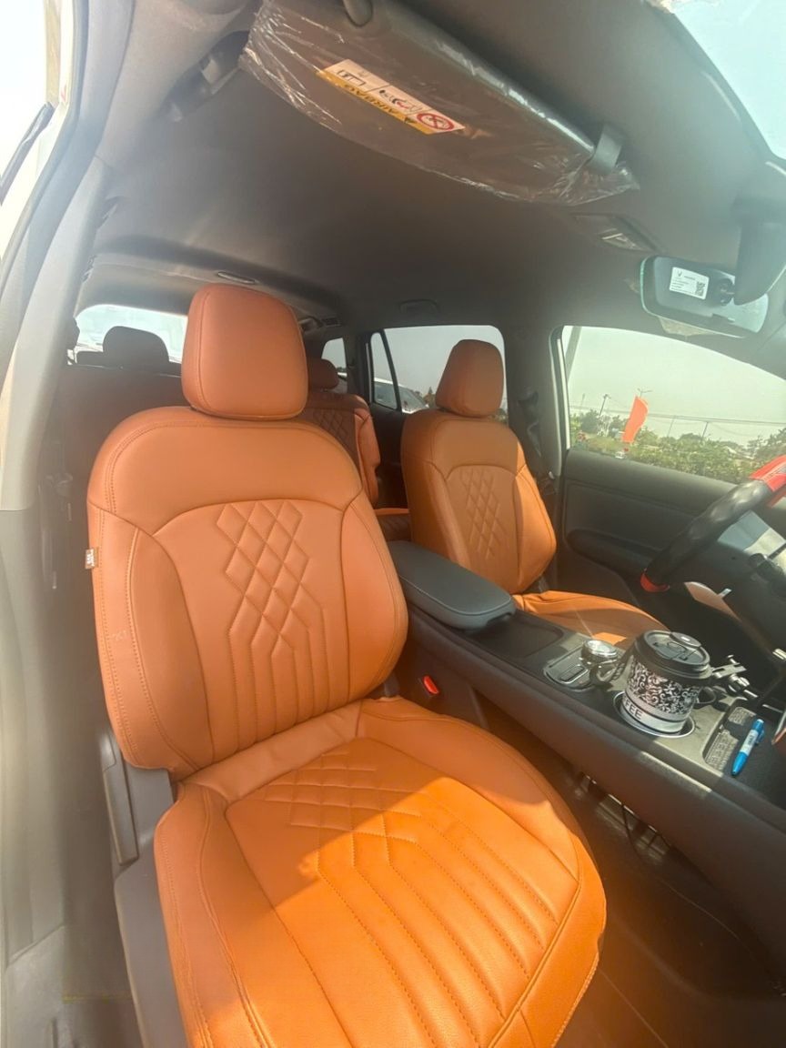 Xe Rin Hà Travel Car Ghế ngồi Tiện ích Vinfast Limo Green 6 chỗ