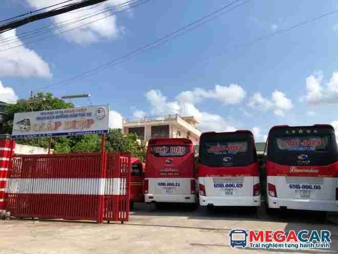 Xe Giáp Diệp Mặt sau xe Giường nằm 40 chỗ
