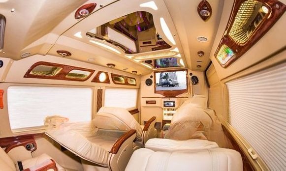 Limousine 9 chỗ VIP Khai Phát Limousine