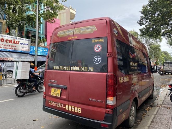 Xe Lovabus Mặt sau xe Bên hông xe Limousine 9 chỗ