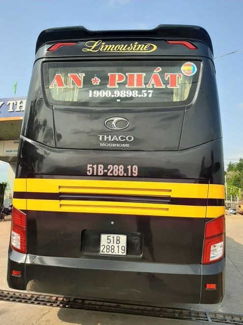 Xe Lovabus Mặt sau xe Limousine 34 phòng VIP