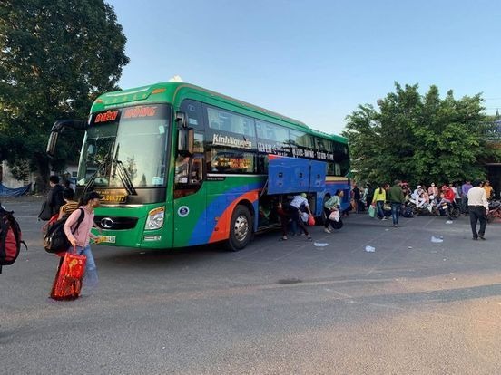 Xe Lovabus Mặt trước xe Bên hông xe Giường nằm 44 chỗ