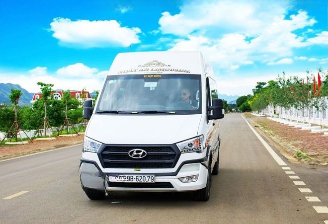 Xe Nhật An Limousine Mặt trước xe Limousine 11 chỗ VIP