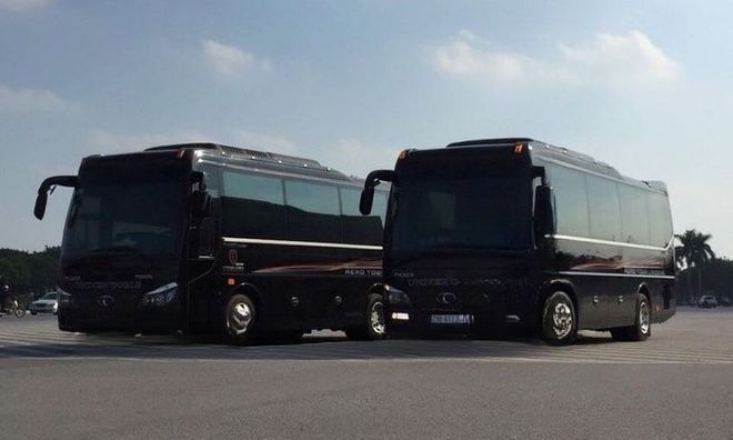 Xe Quang Nghị Mặt trước xe Limousine 16 chỗ VIP