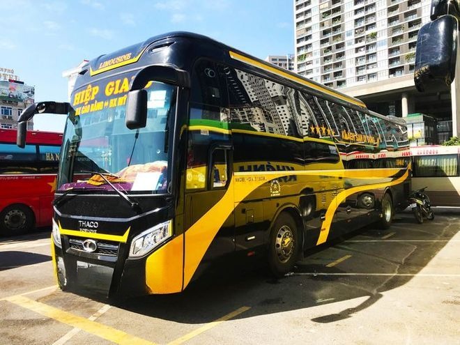 Xe Hiệp Giang  Bên hông xe Limousine giường nằm 34 chỗ