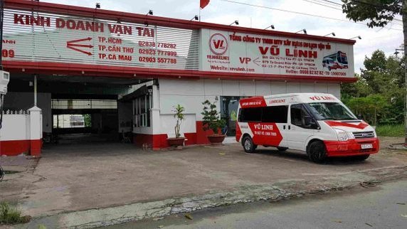 Xe Lovabus Mặt trước xe Limousine 9 chỗ