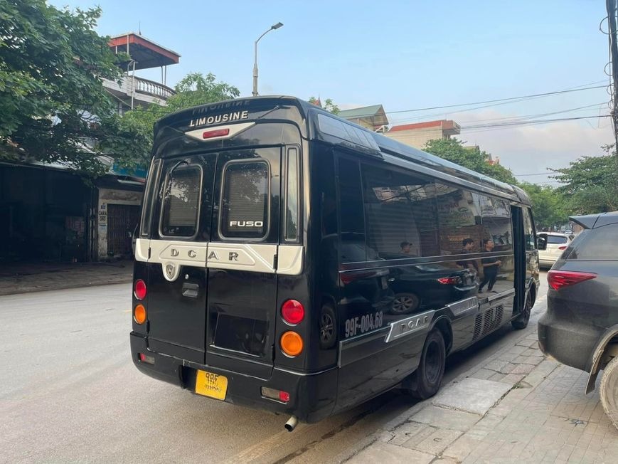 Xe Daily Limousine Mặt sau xe Fuso 19 chỗ